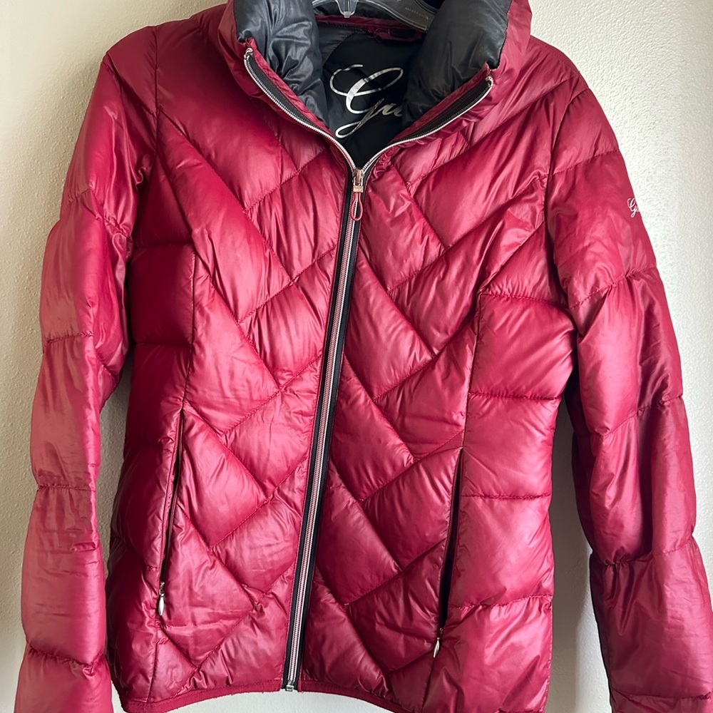 Woman’s Guess red puffer coat